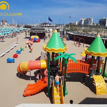 La Casa Di Clara Ombrellone Con 2 Lettini Al Lido San Giuliano Gratis E Parcheggio Privato Gratis Apartamento Rimini Exterior foto