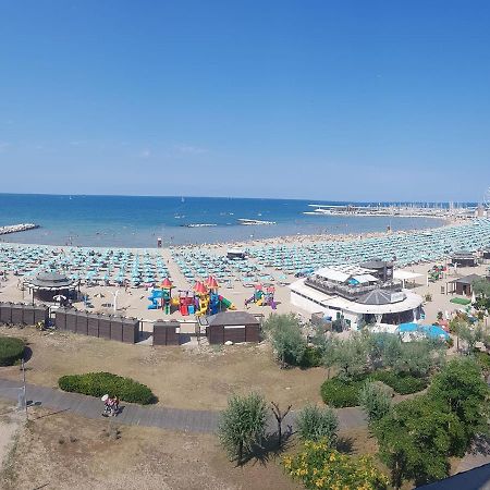 La Casa Di Clara Ombrellone Con 2 Lettini Al Lido San Giuliano Gratis E Parcheggio Privato Gratis Apartamento Rimini Exterior foto
