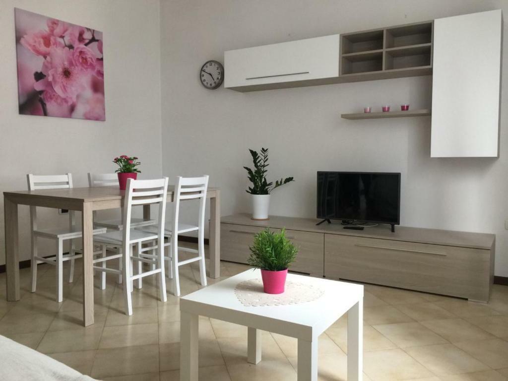 La Casa Di Clara Ombrellone Con 2 Lettini Al Lido San Giuliano Gratis E Parcheggio Privato Gratis Apartamento Rimini Exterior foto