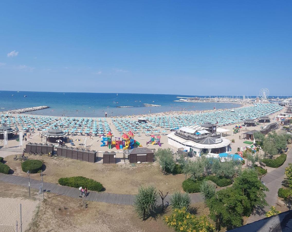 La Casa Di Clara Ombrellone Con 2 Lettini Al Lido San Giuliano Gratis E Parcheggio Privato Gratis Apartamento Rimini Exterior foto